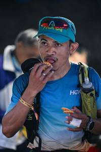 BIB: 160
                            <button type="button" onclick="openModal(22363528)" class="btn btn-primary btn-sm float-right btn-popup" data-toggle="modal" data-target=".modal-high-quality">
                        <i class="fas fa-shopping-cart"></i> Add to Cart
                    </button>
                                            <button type="button" onclick="isThisMe(22363528, true)" class="btn btn-success btn-sm float-right btn-popup btn-isme hidden" data-toggle="tooltip" data-placement="bottom" title="นี่คือรูปของคุณใช่ไหม คลิกที่นี่เพื่อเอาเข้าอัลบั้ม">
                        <i class="fas fa-plus"></i> Add to album
                    </button>
                    <button type="button" onclick="isThisMe(22363528, false)" class="btn btn-warning btn-sm float-right btn-popup btn-isnotme hidden">
                        <i class="fas fa-ban"></i> Remove from album
                    </button>